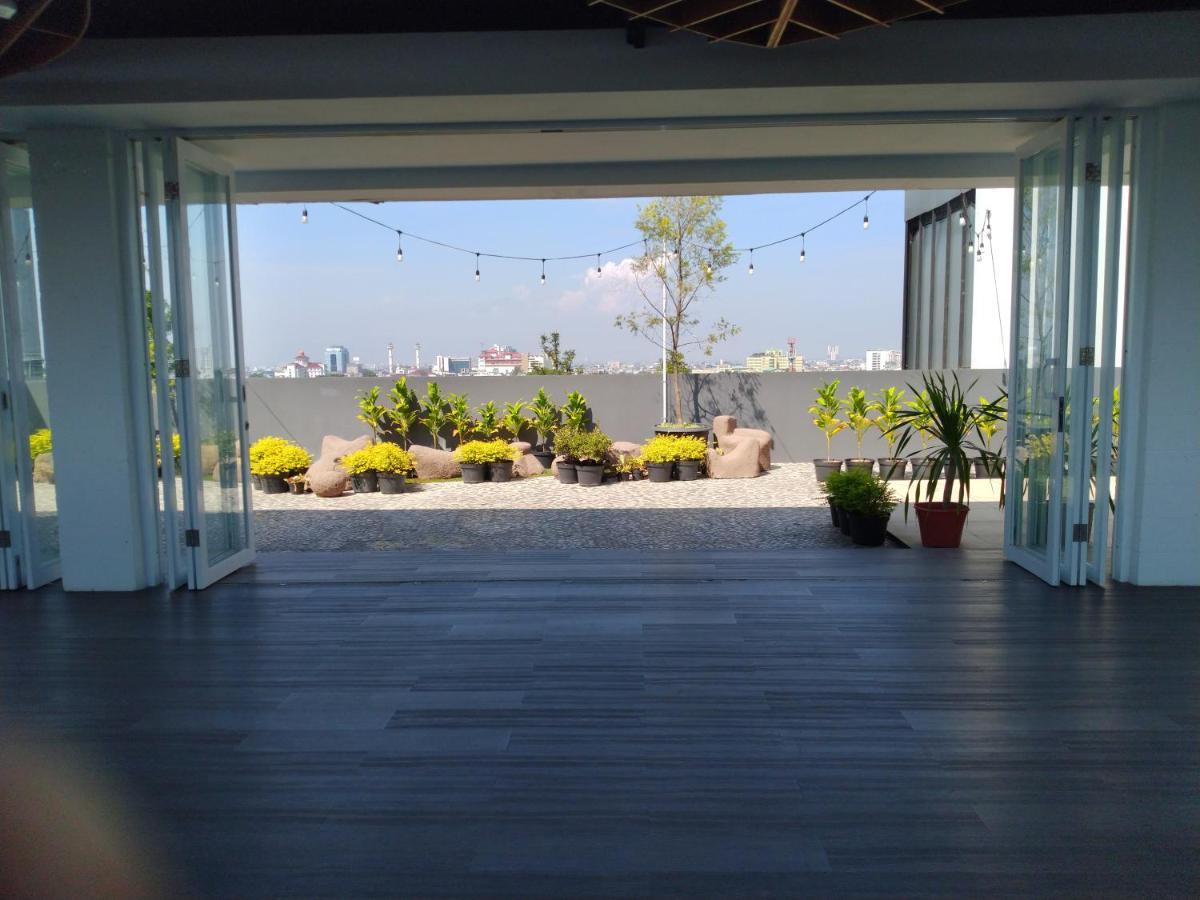 Kampioen Bed & Breakfast Bandung Exterior photo