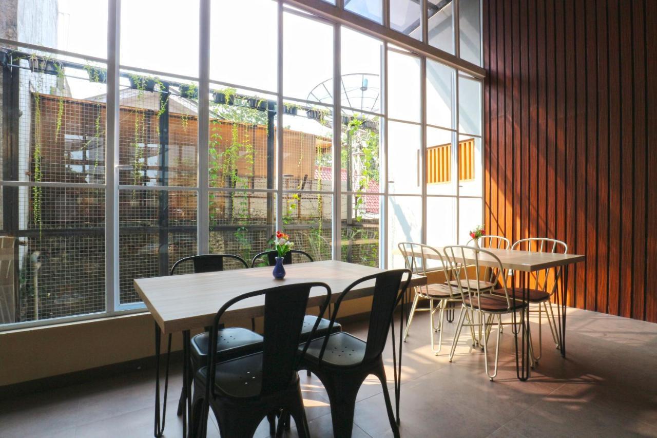 Kampioen Bed & Breakfast Bandung Exterior photo